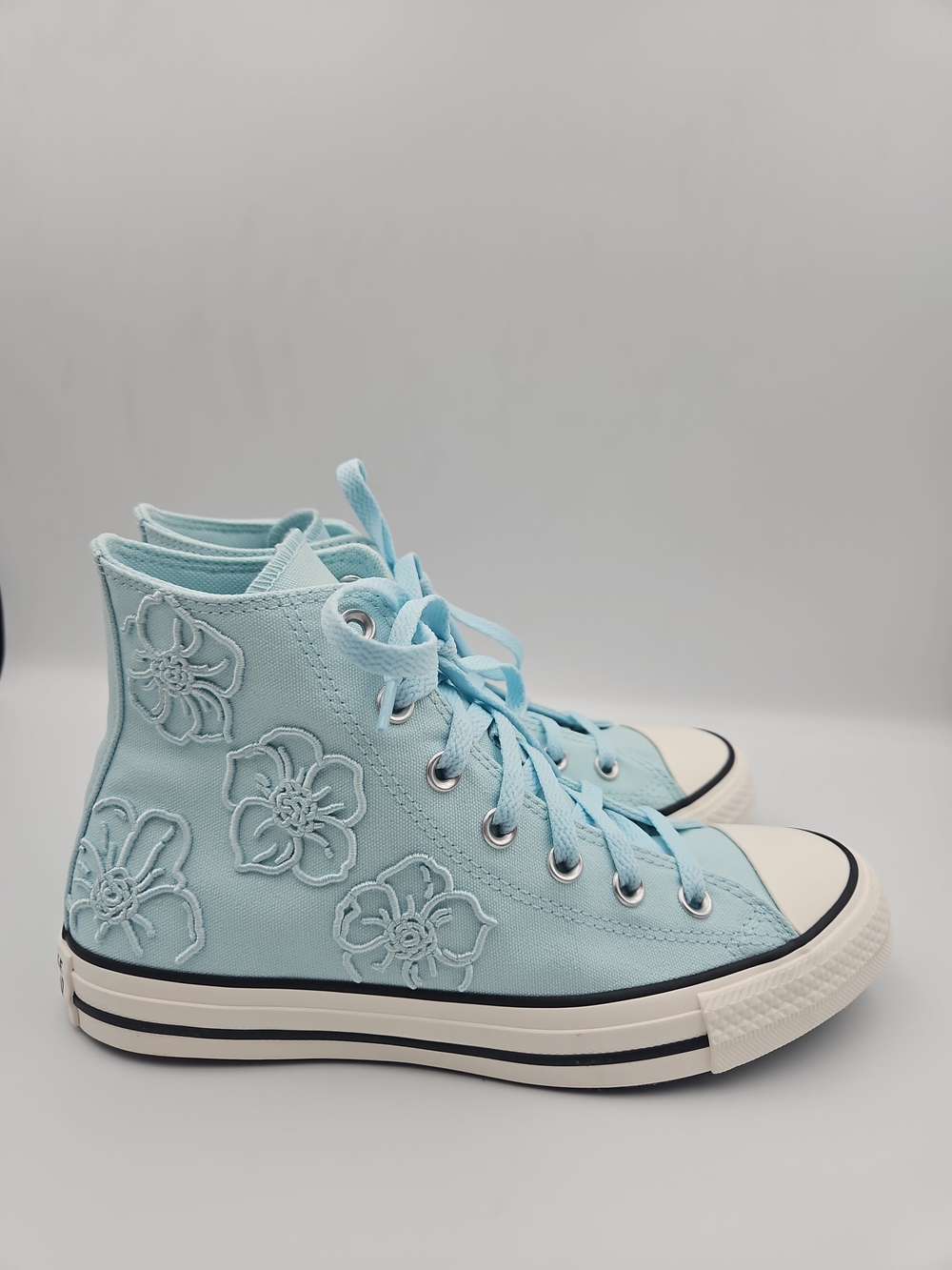 Converse Women's High-Top Sneakers in Light Blue with Floral Embroidery - Picture 5 of 10
